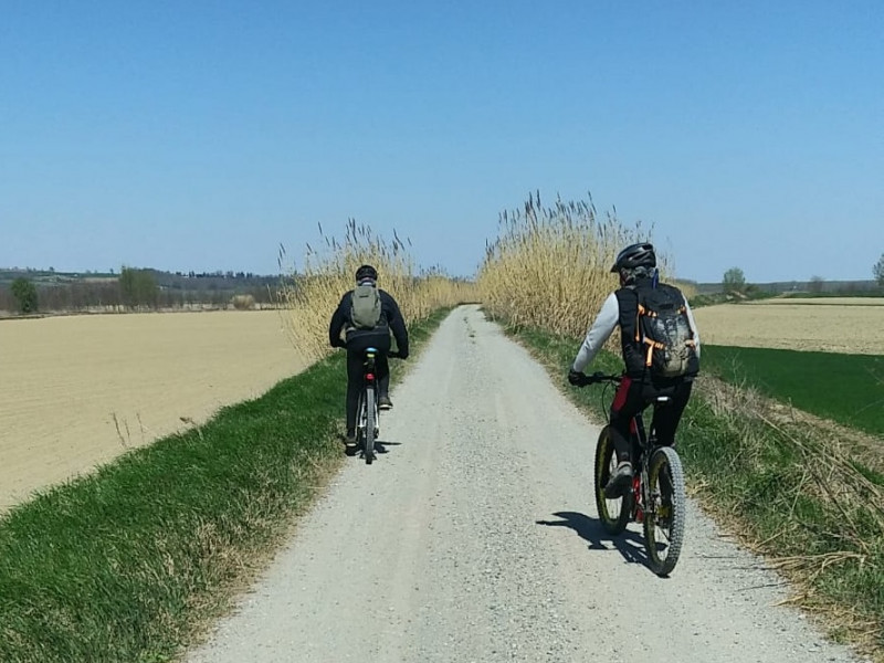Pubblicato sul portale Cicloturismo Piemonte il percorso "Dalla Ciclovia del Po alle colline del Gavi docg, lungo strade romane, attraverso la storia". Si tratta di un percorso ad anello ...