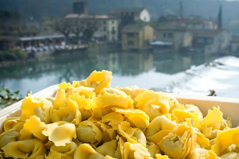 In bici per assaggiare i tortellini in tutti i gusti possibili!