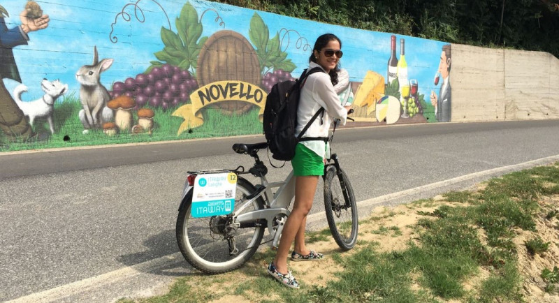 a young girl from Sri Lanka spent her holidays in Novello and enjoyed a bike tour of Langhe