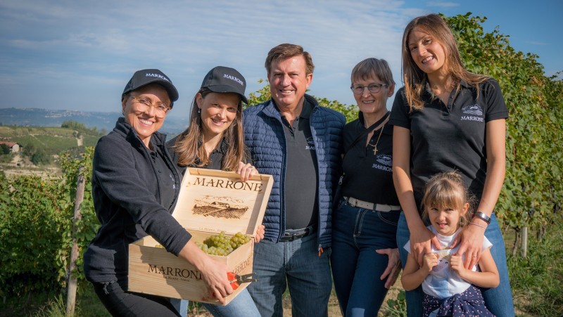 Con Denise Marrone conosciamo da vicino la sua famiglia che produce vini di qualità da quattro generazioni.